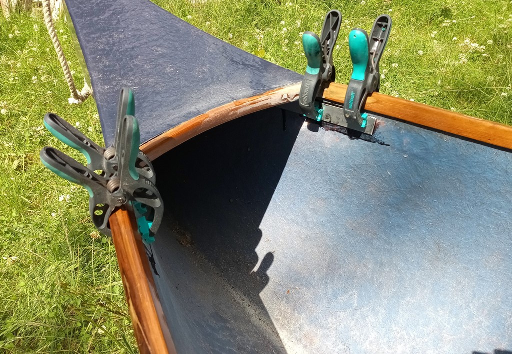 Klebeprozess mit Spannklemmen