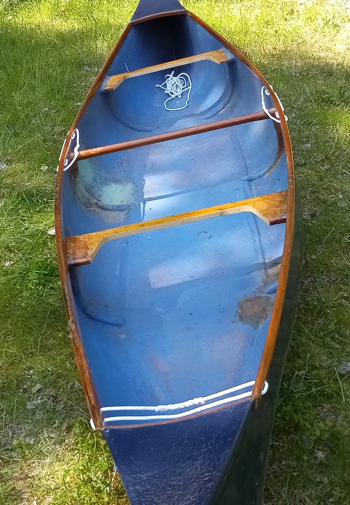 Bootsrumpf mit ausgeschnittenen Sitzbänken