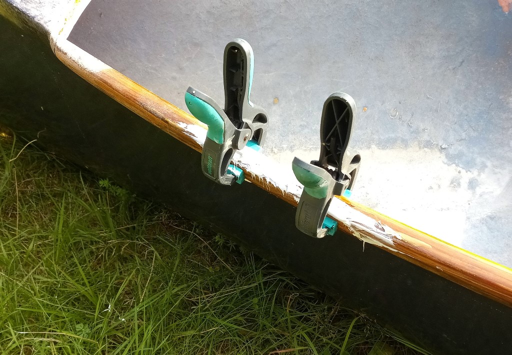 Das Süllbord wird verleimt